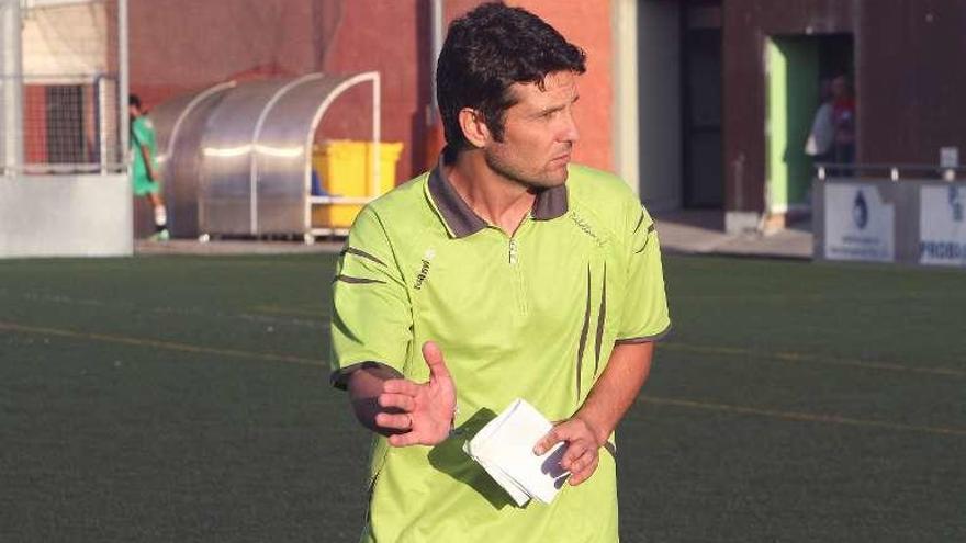 Guillermo García, entrenador del Pabellón Ourense. // Iñaki Osorio