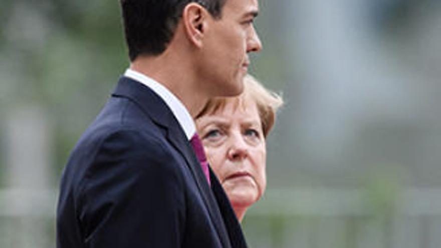 Los mandatarios Merkel y Sánchez, en una imagen de archivo.