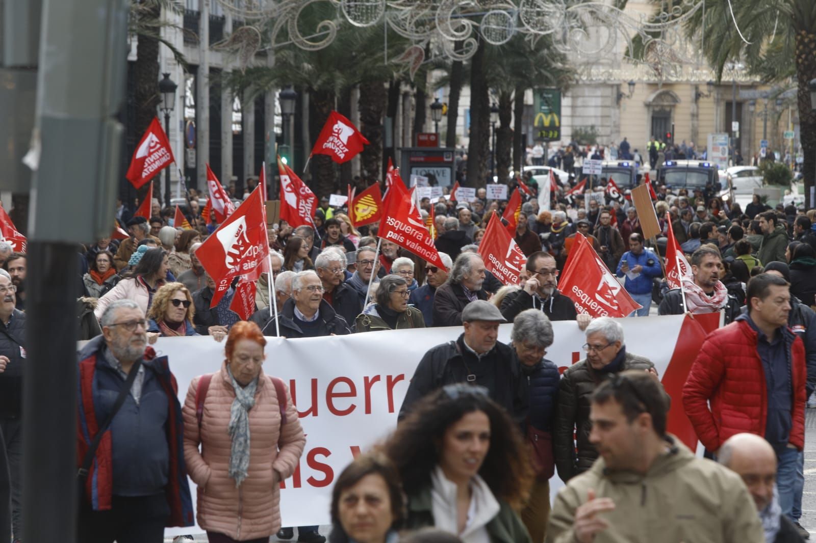 Cientos de valencianos claman por la paz en Ucrania