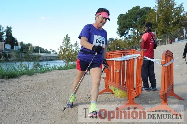 Marcha Nórdica en la mota del río Segura