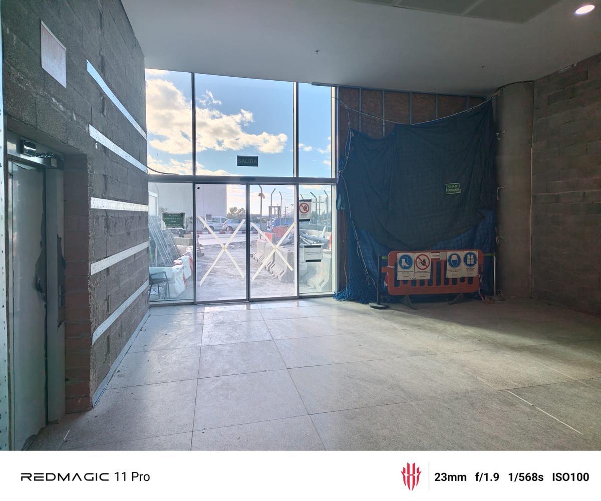 Acceso de los pasajeros a facturación.