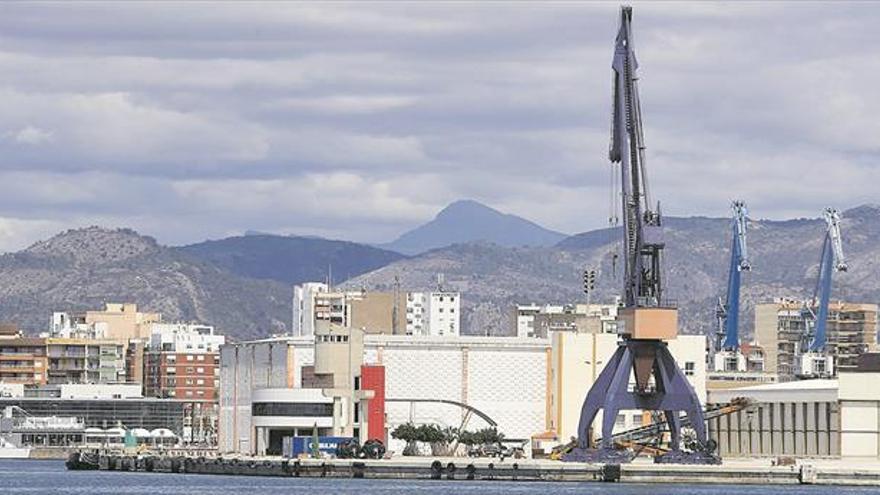 El auge azulejero lleva al puerto a construir otra terminal de sólidos