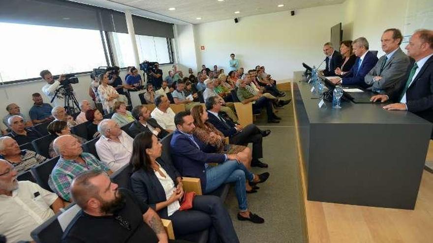 Asistentes al acto de ayer en Campolongo. // Gustavo Santos