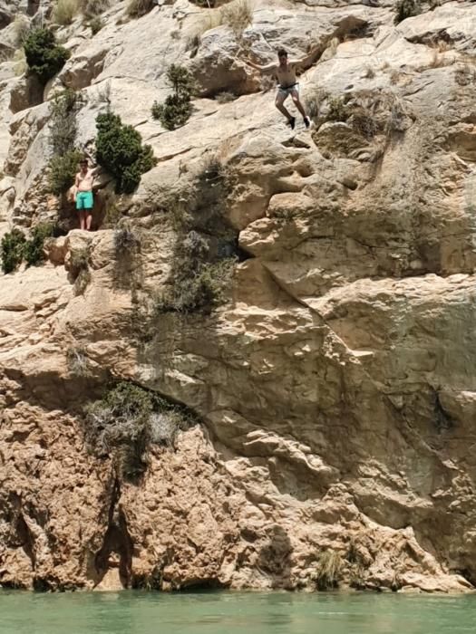 Fuente Caputa, con riesgo de covid y sin vigilancia, sigue recibiendo visitantes