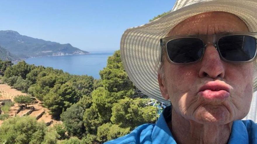 El actor dice adiÃ³s al paisaje mallorquÃ­n con un buen selfie