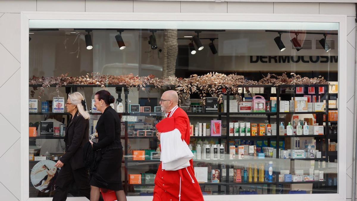 El comercio local de Alicante se encomienda a la Semana Santa