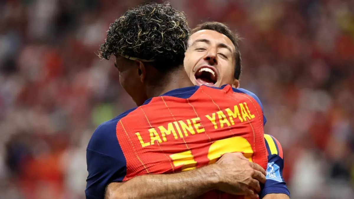 Mikel Oyarzabal se rinde a Lamine Yamal