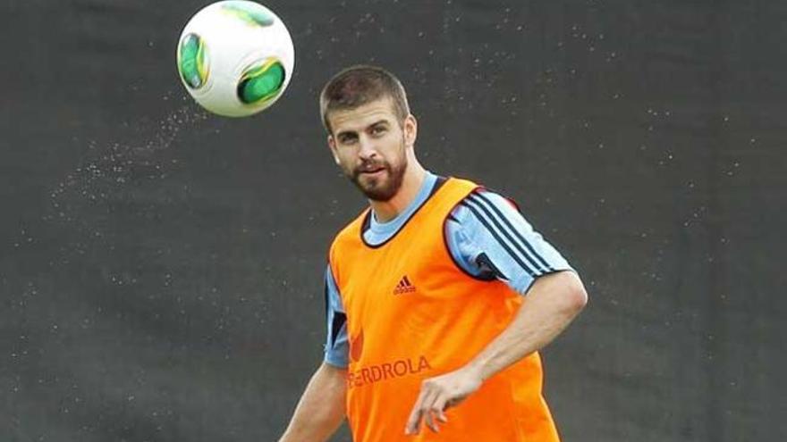 Gerard Piqué entrena con la selección.