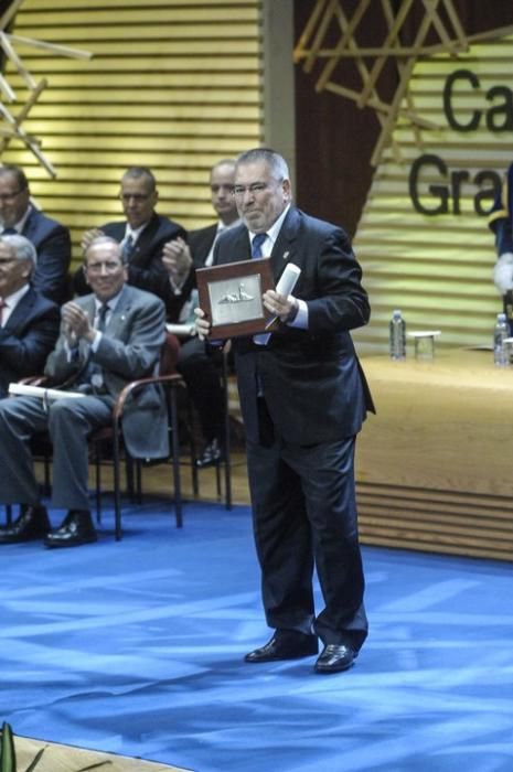 ENTREGA DE HONORES Y DISTINCIONES DEL CABILDO DE ...