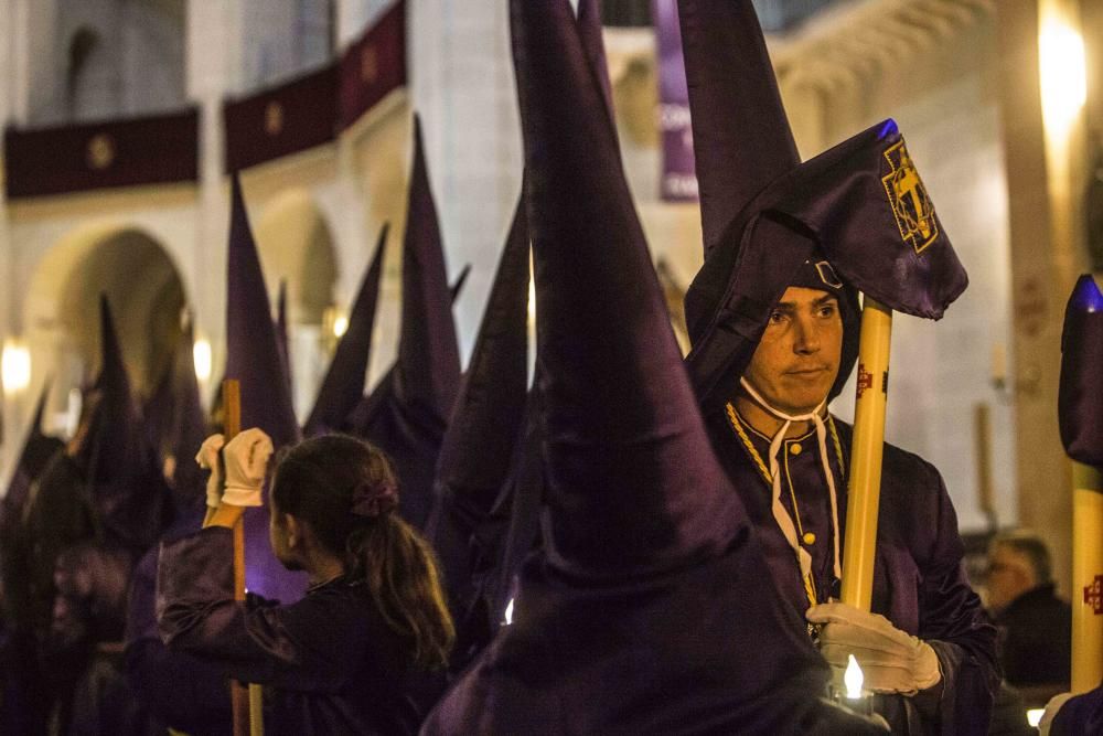 El Nazareno lució una nueva canastilla revestida de pan de oro y la parihuela de su trono original recién estrenada