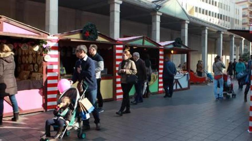 Castelló abre el «Mercat Nadalenc» con 35 casetas en Santa Clara y Mayor