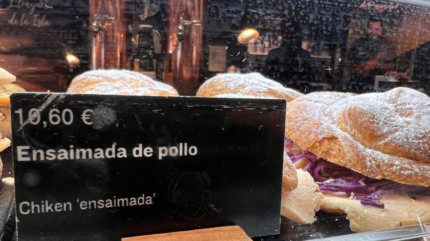 Controversia por la venta de ensaimadas de pollo en el aeropuerto de Palma