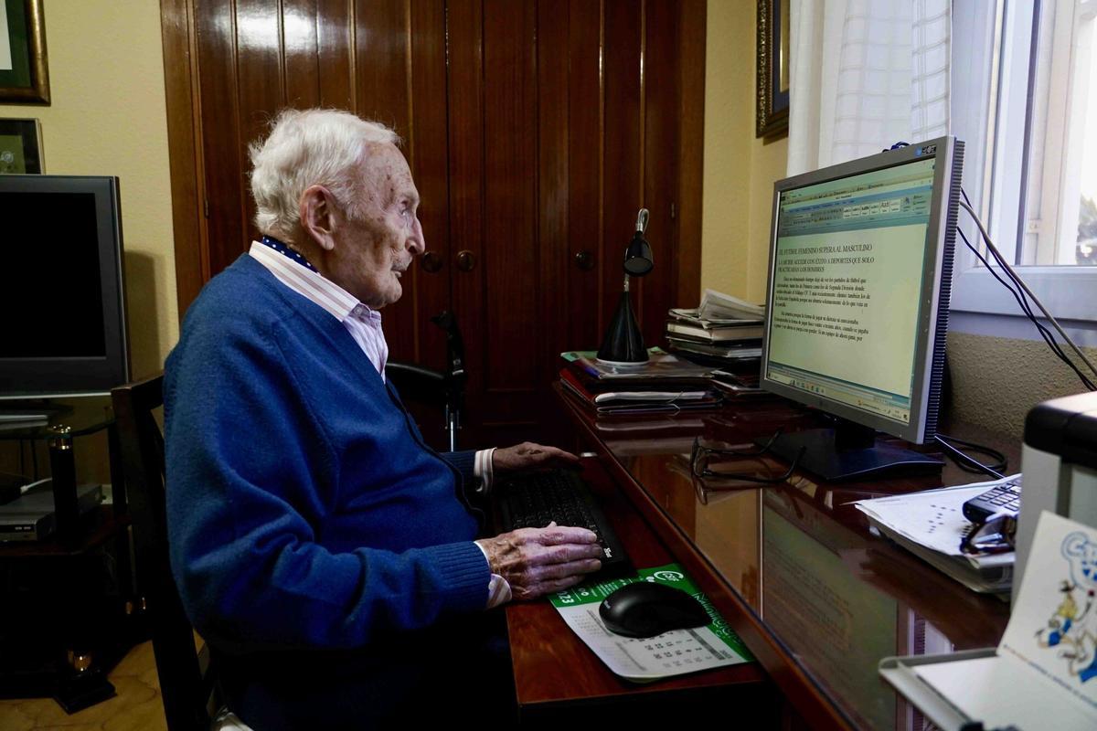 Guillermo Jiménez Smerdou, 75 años como periodista en activo