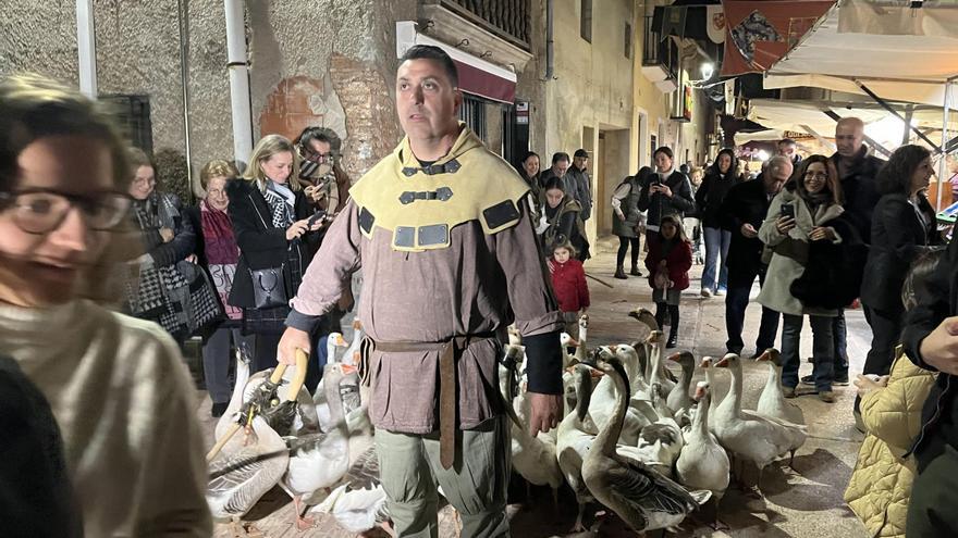 Primer día de feria en Mascarell en imágenes, una puerta abierta a la Edad Media