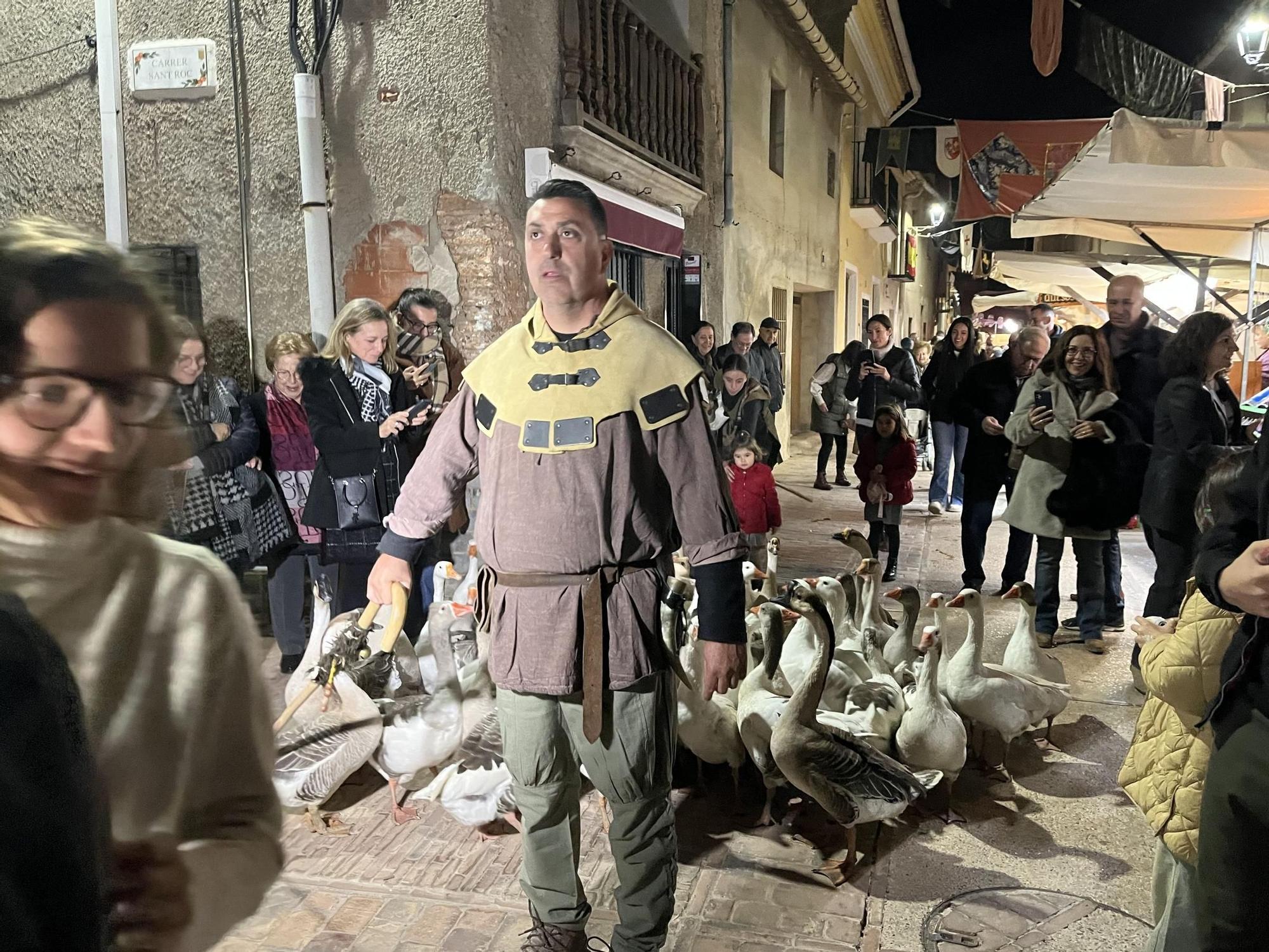 Primer día de feria en Mascarell en imágenes, una puerta abierta a la Edad Media