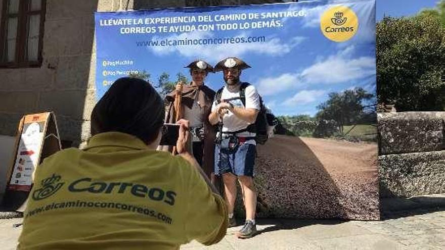 &quot;Photocall&quot; de Correos en Caldas de Reis. // FdV