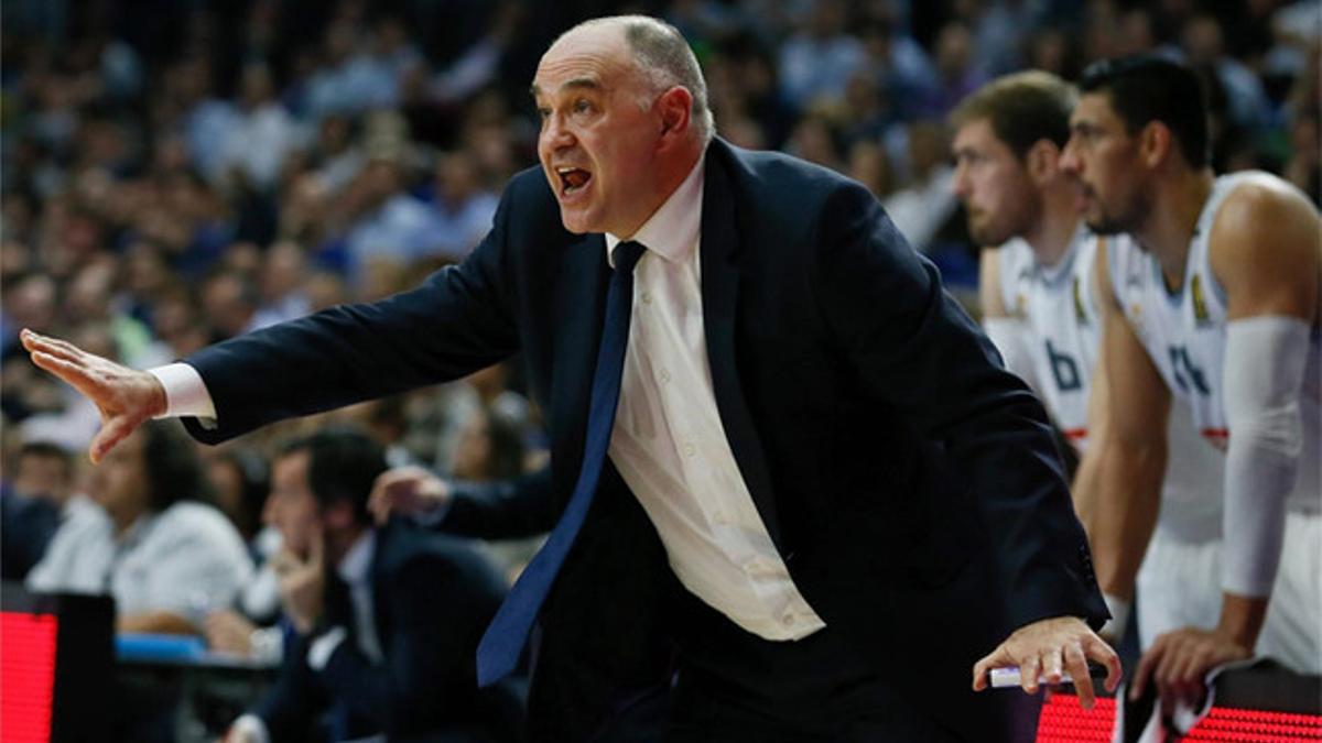 Pablo Laso dirigiendo al Real Madrid en el Palacio de los Deportes