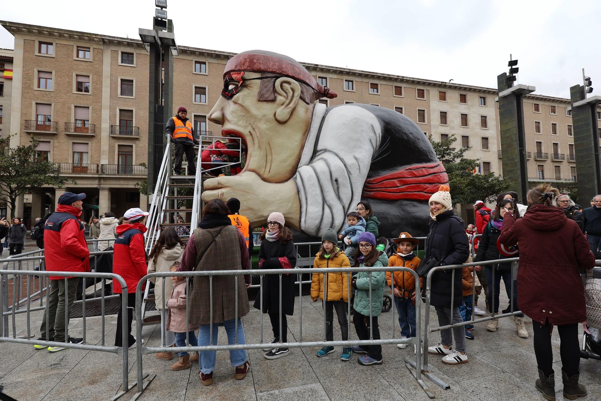 La lluvia no desanima el colorido carnaval infantil de Zaragoza
