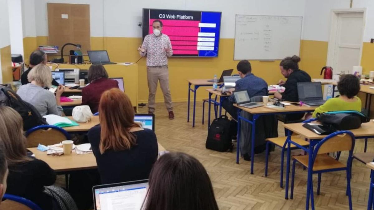 El zamorano toma la palabra en el encuentro de los profesores participantes en Polonia. | Cedida