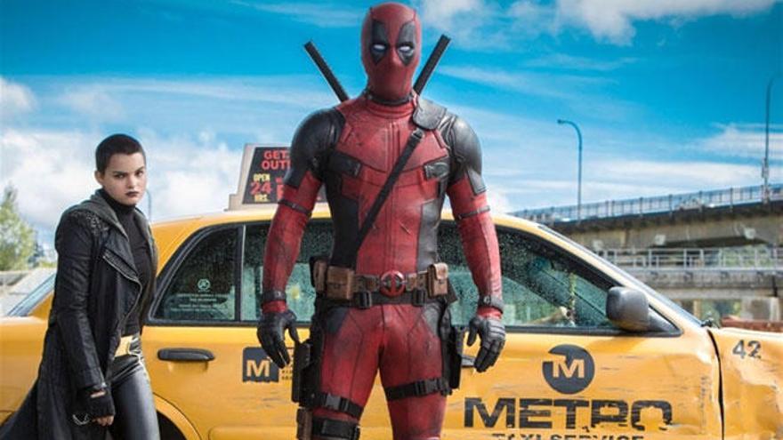 Ryan Reynolds es Deadpool.