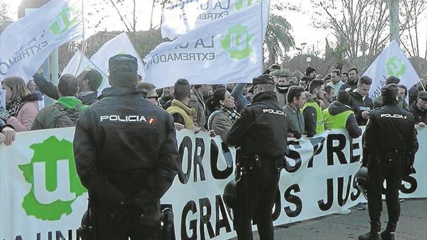 Las autoridades accedieron por otra puerta por la manifestación