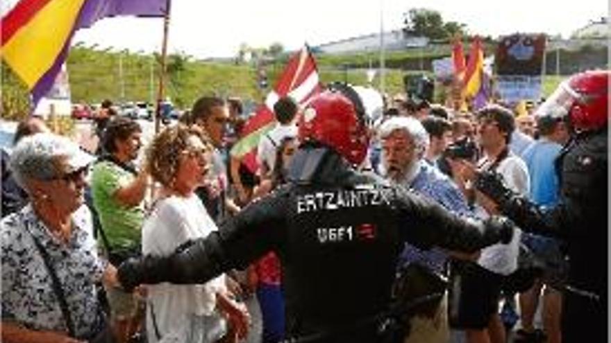 L&#039;Ertzaintza demana calma als manifestants.