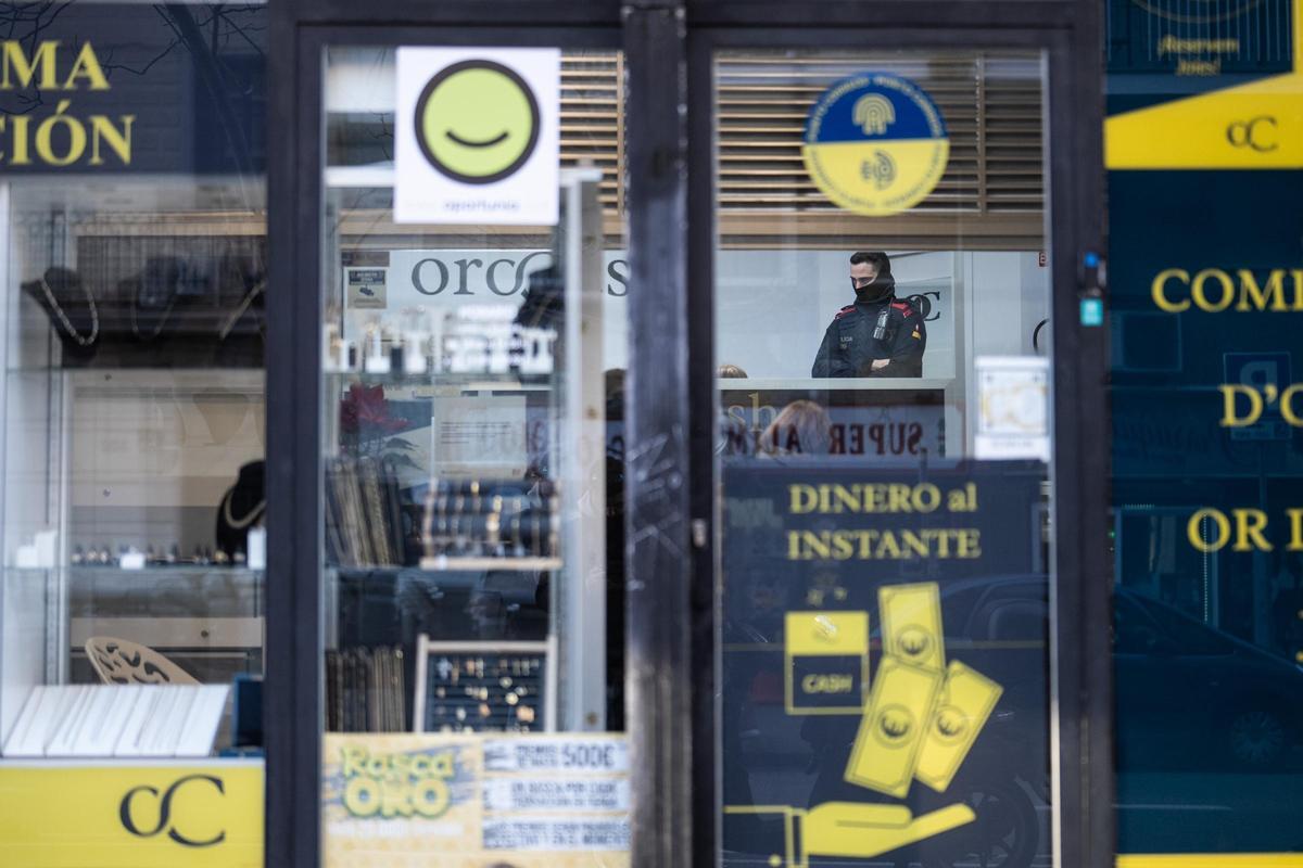 Los Mossos en una joyería de Barcelona dentro del plan Kanpai