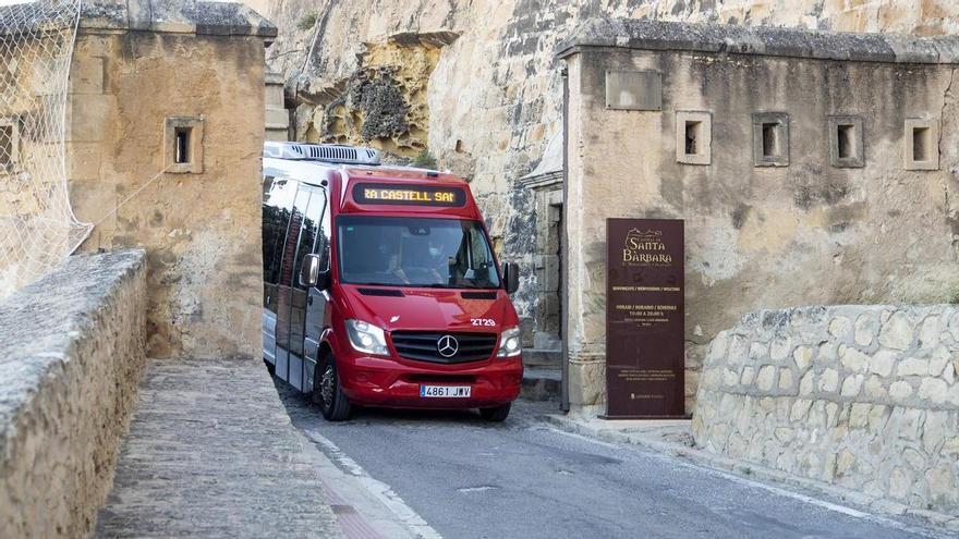 El bipartito de Alicante acerca a los turistas al castillo de Santa Bárbara: traslada la lanzadera a la Plaza del Mar