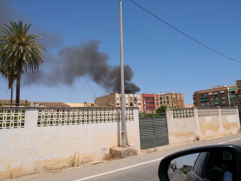 El descampado donde se ha declarado el fuego de Benimàmet.