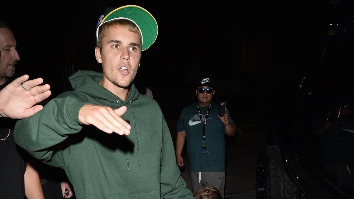 lmmarco39466068 justin bieber runs over a paparrazi with his monster truck w170803173807