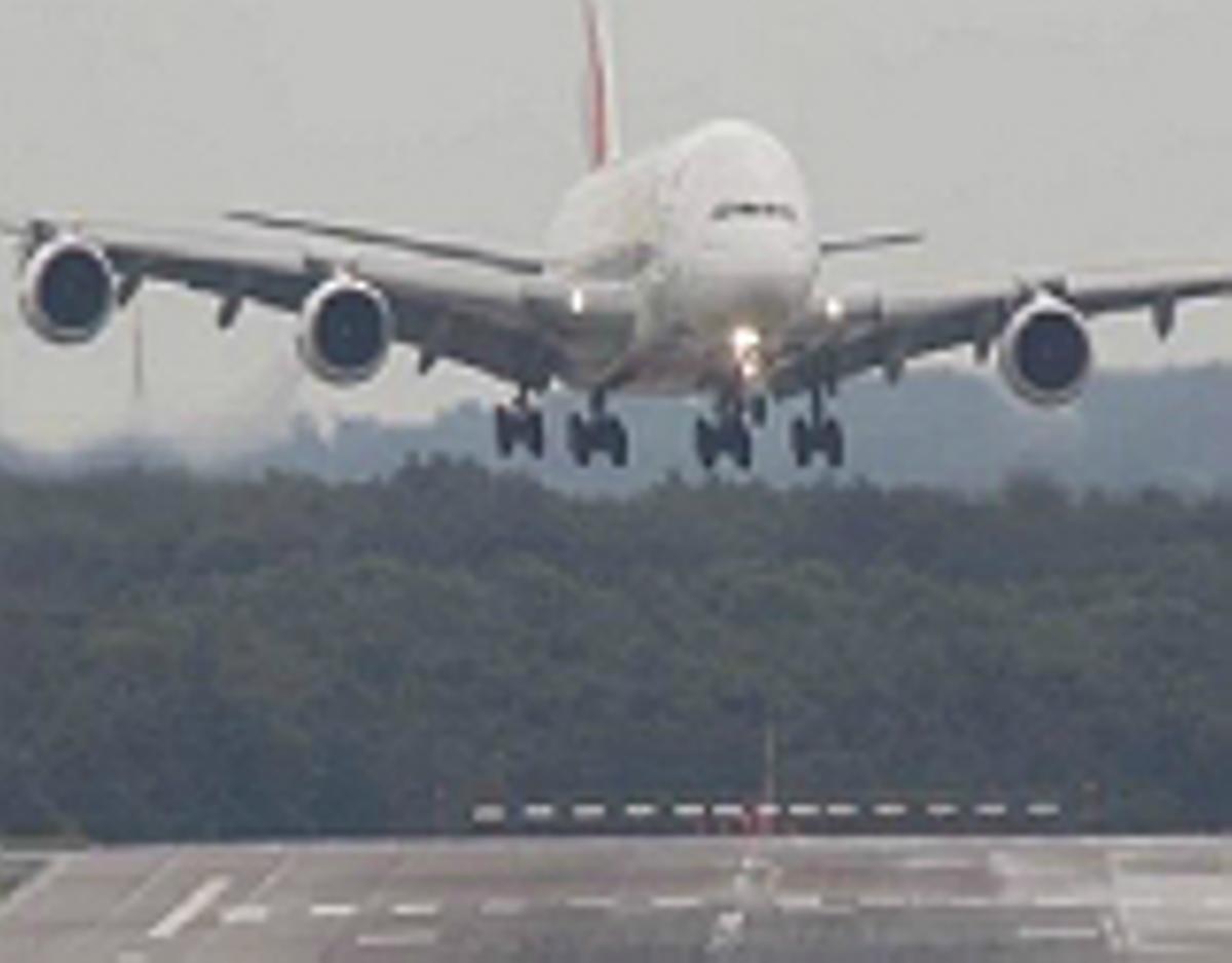 Espectacular aterratge d’un A380 afectat per una ventada a Alemanya.