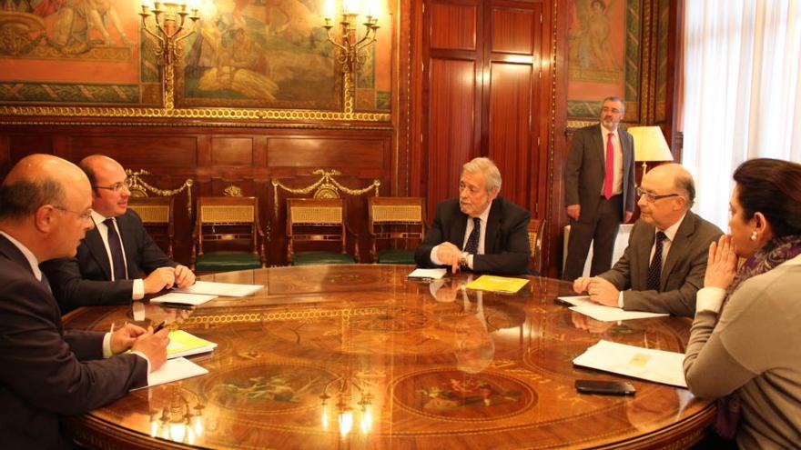 El presidente regional se ha reunido esta tarde con el ministro de Hacienda en Madrid.