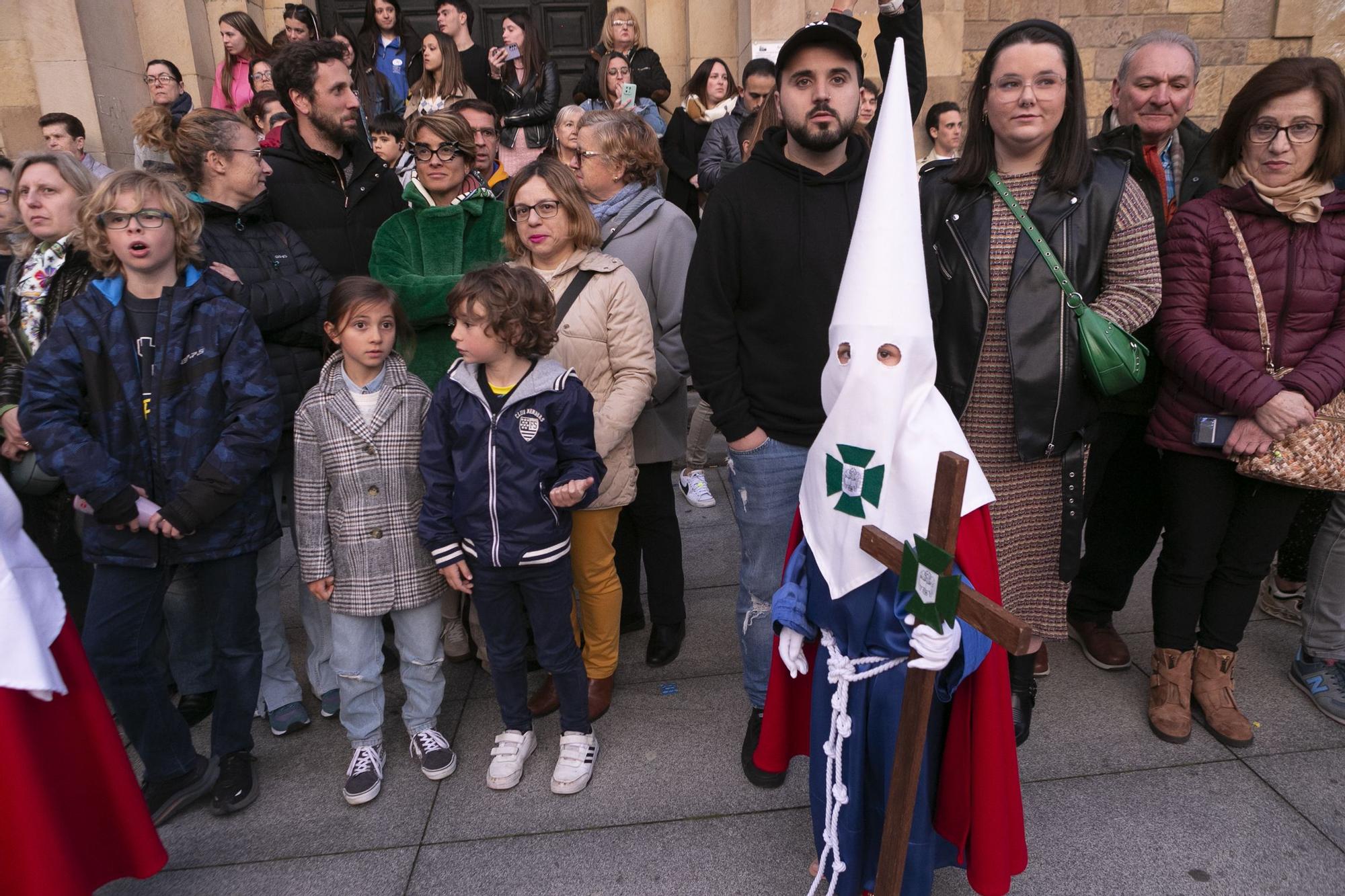 EN IMÁGENES: Así fue la procesión del Encuentro en Avilés