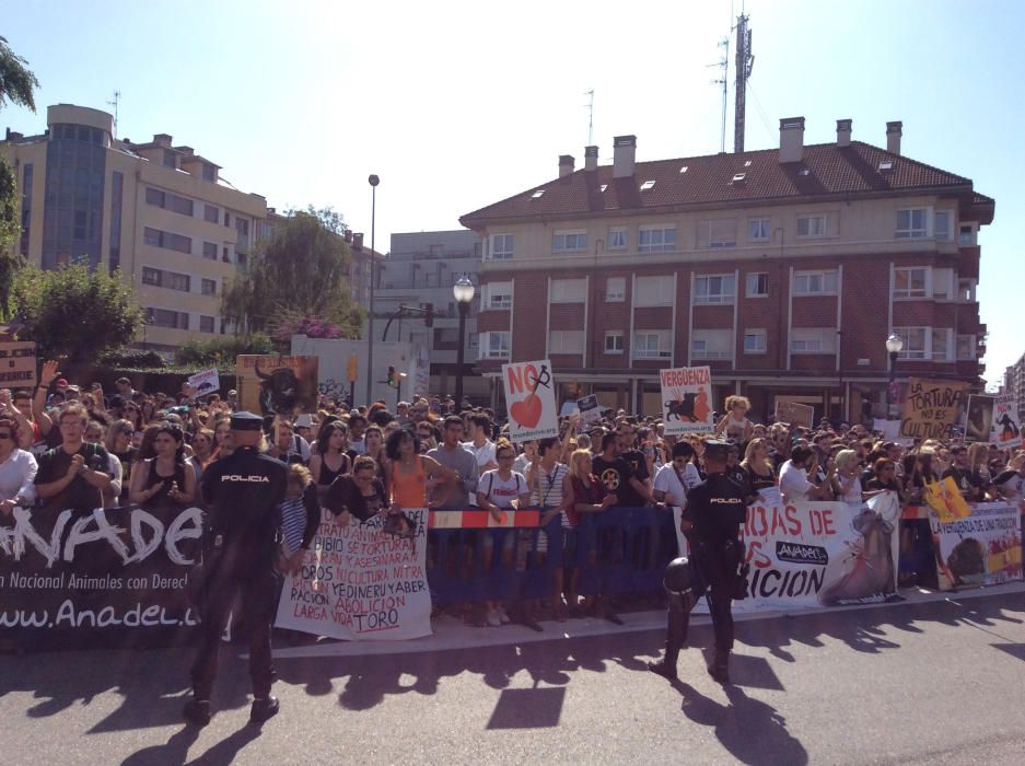 Manifestación antitaurina en Gijón