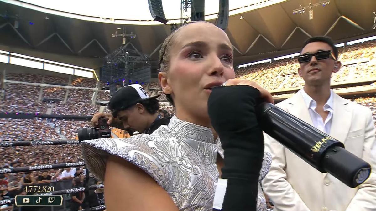 Fabiana Sevillano entre lágrimas tras perder su combate frente a La Parce en la Velada del Año VI