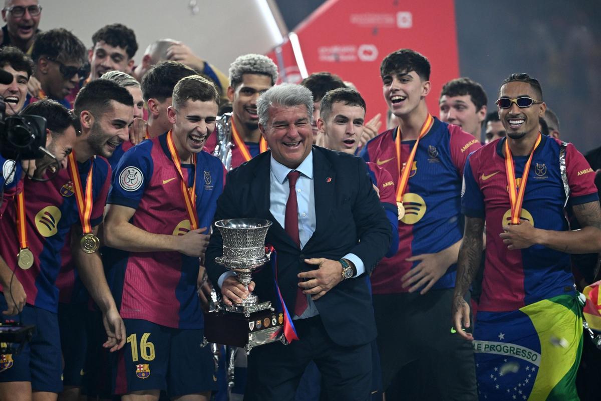 El Barça golea 2-5 al Madrid en la final de la Supercopa | FOTOS