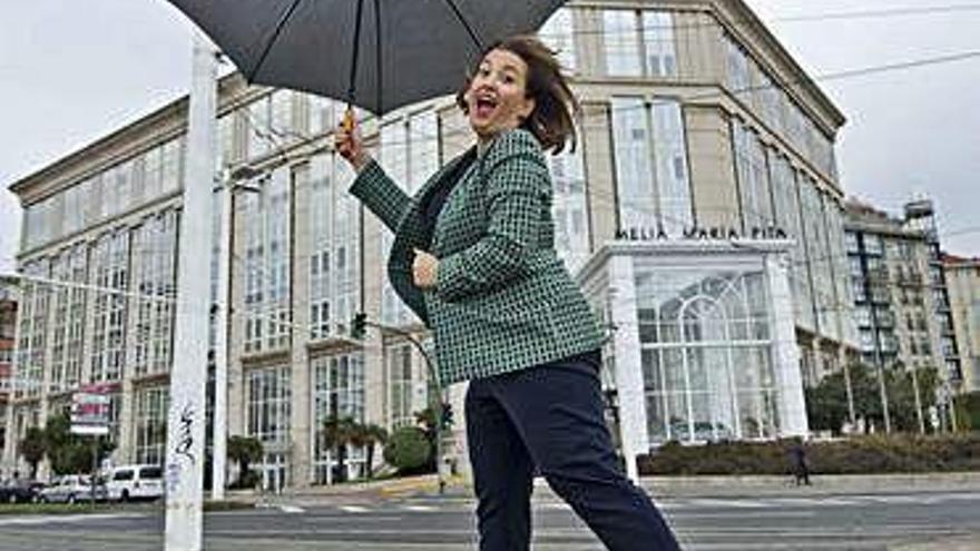 Laura Alegre, frente al Meliá María Pita de A Coruña.