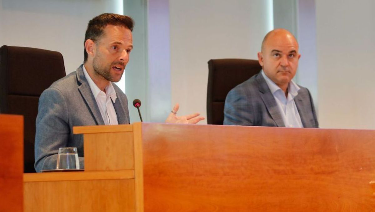 Presentación en la sede del Consell del borrador para limitar la entrada de vehículos en Ibiza.