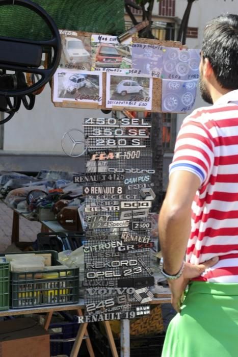 Lo coches antiguos conquistan  el Cuartel de Artillería