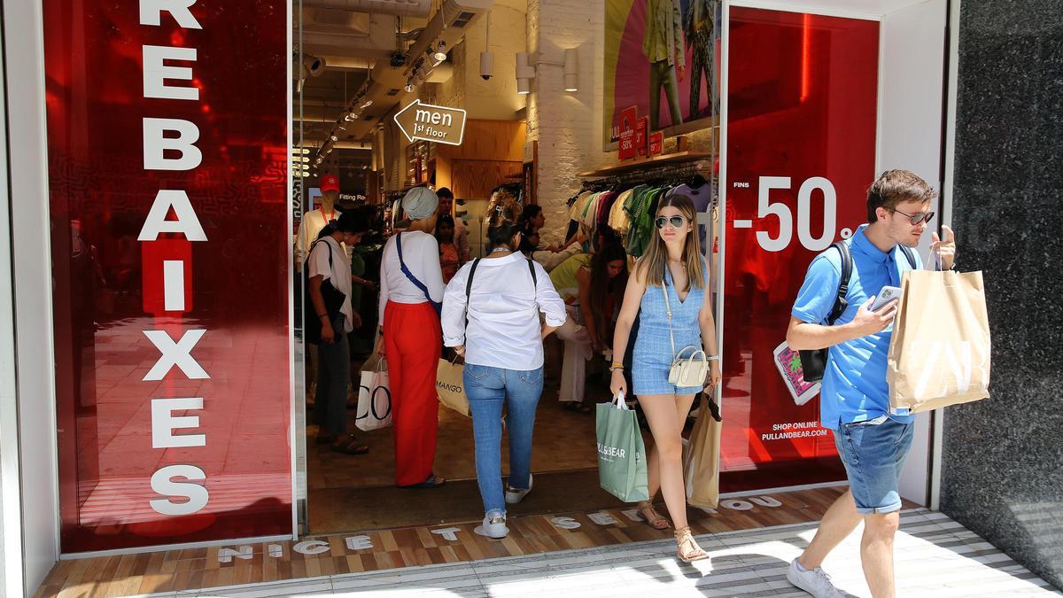 Gente comprando en un centro de El Corte Inglés el año pasado