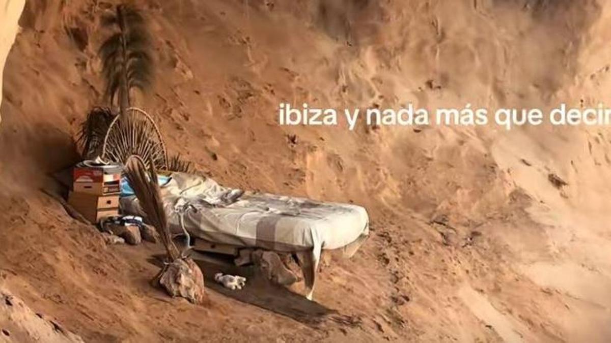 Imagen de la cama en la cueva