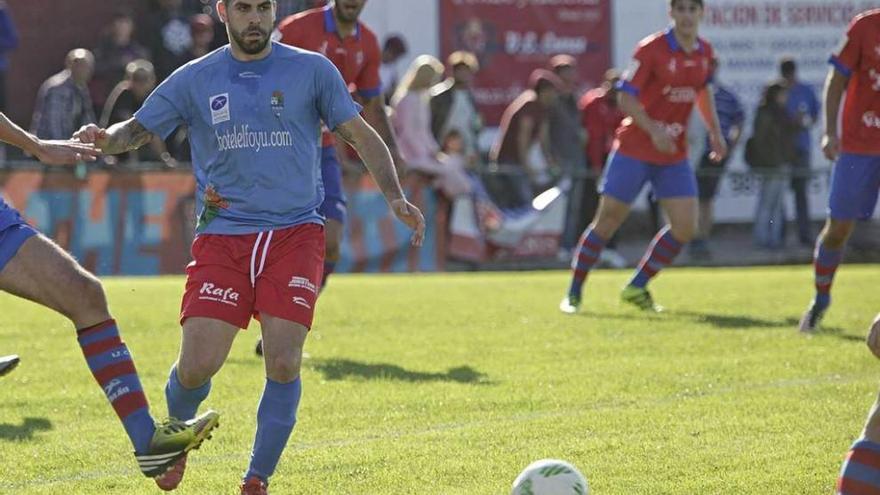 Naya, durante el partido del Colunga ante el Ceares.