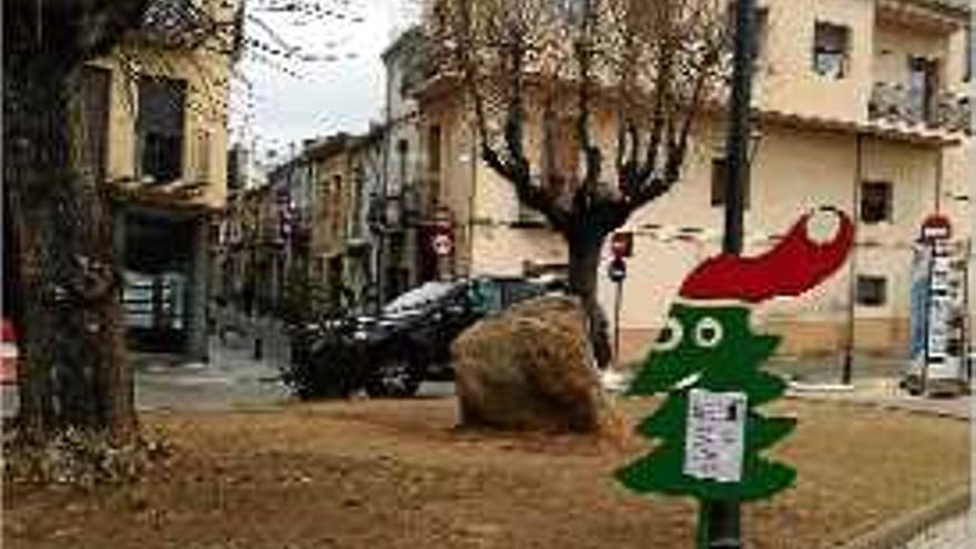 Recullen els arbres de Nadal  de Santa Coloma