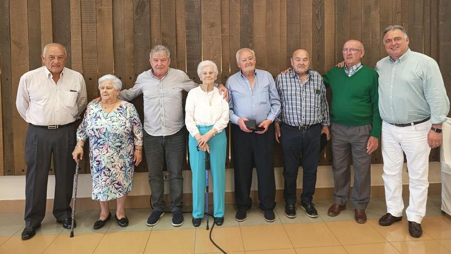 &quot;Están hechos de otra pasta&quot;: así fue el homenaje a los mayores de El Nozalín y a su &quot;vitalidad increíble&quot;
