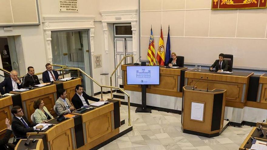 Mazón presidiendo uno de sus últimos plenos en la Diputación