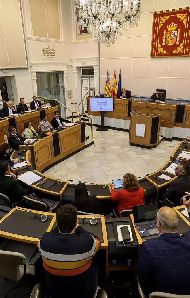 El PP logra la mayoría absoluta en la Diputación y Vox entra por primera vez