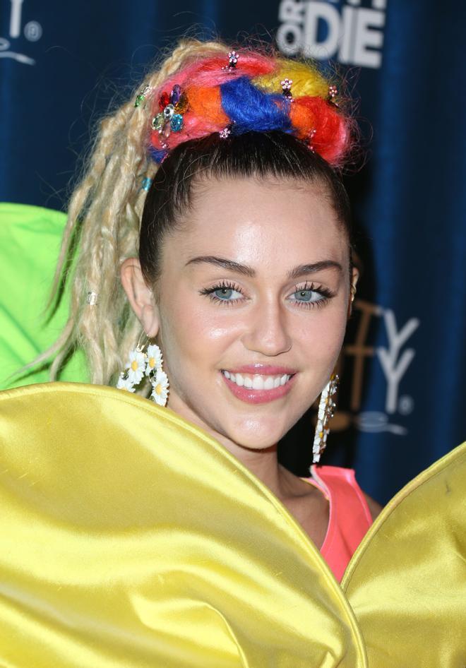 Famosas con acné, Miley Cyrus