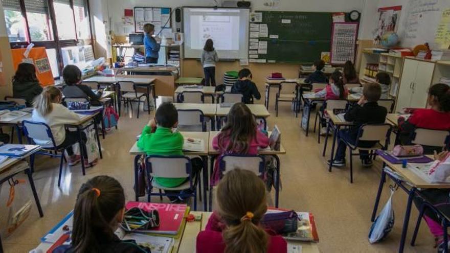 Alumnos de Primaria dando clase en un colegio de la provincia de Alicante.
