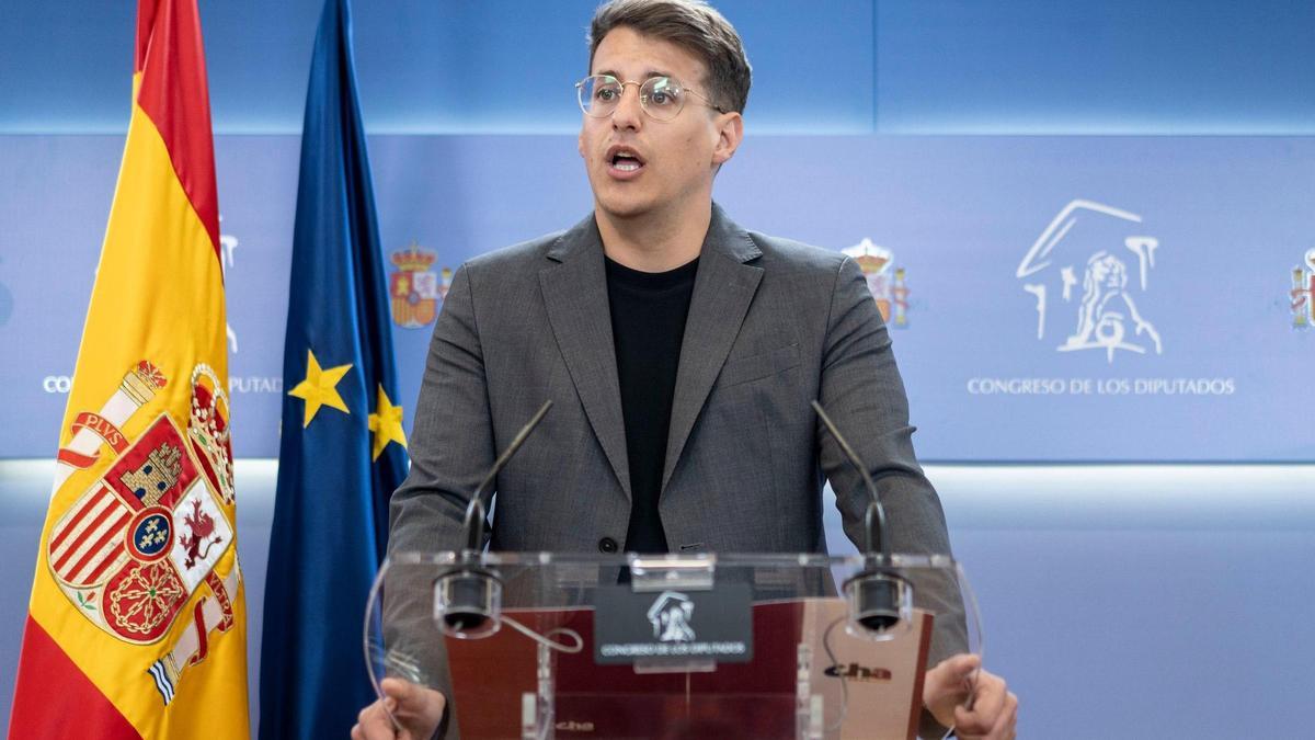 El diputado de CHA en Sumar, Jorge Pueyo, este martes en rueda de prensa.