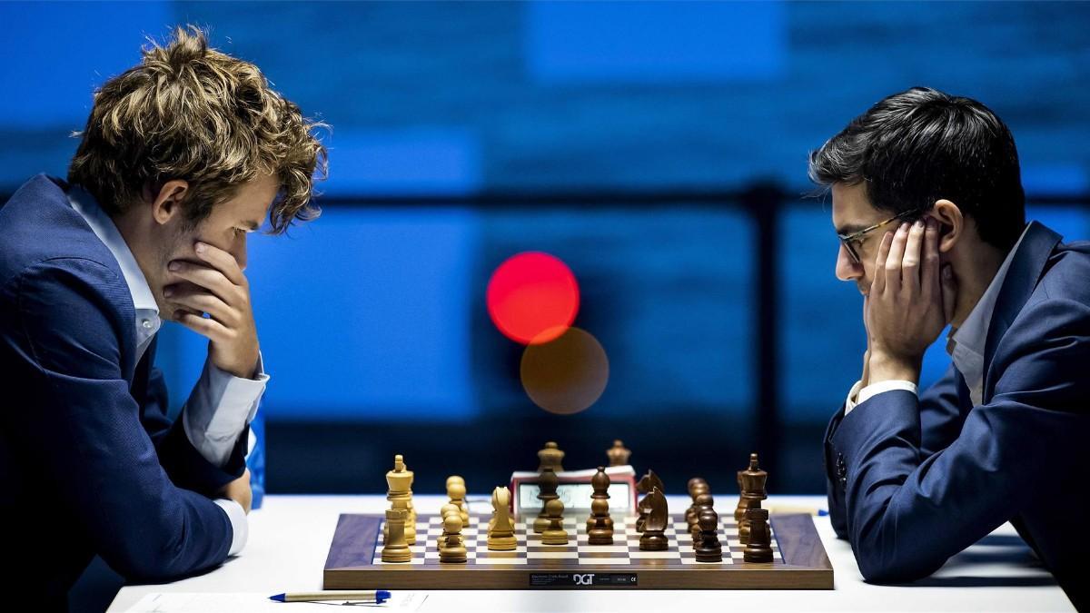 Giri y Carlsen durante su partida